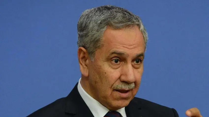 Arınç'tan Davutoğlu'na: Liderimize bağlı bir şekilde AK Parti'de kalmalıydınız haberinin görseli