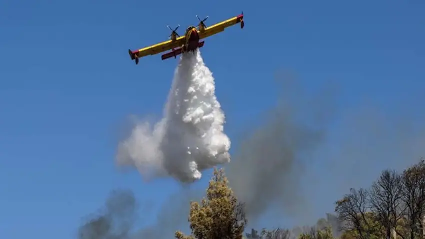 Atina'da yangın faciası: İki helikopter çarpıştı haberinin görseli