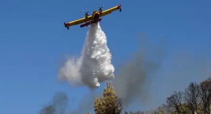 Atina'da yangın faciası: İki helikopter çarpıştı