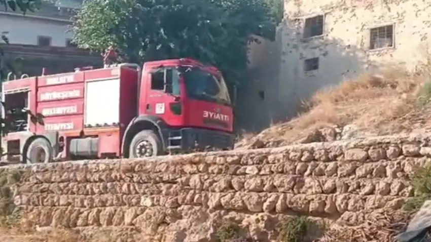 Bahçe yangını yerleşim yerine sıçradı:19 kişi dumandan etkilendi haberinin görseli