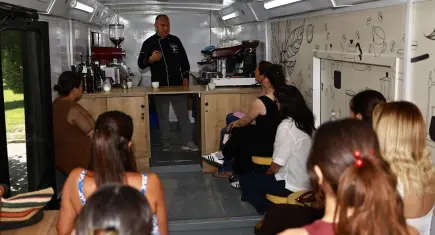 Barista kursuna yoğun ilgi: Efes Selçuk'ta 24 kursiyer kahve uzmanlığı eğitimi aldı