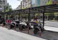 Bornova'da kuryelere ve vatandaşlara gölgelikli konfor