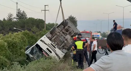 Halk otobüsü devrildi: 21 yaralı