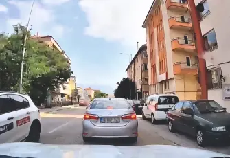 Bolu'da aracından yola çöp atan sürücüye ceza kesildi