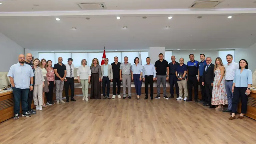 Karabağlar’da sahipsiz atık sorunu masaya yatırıldı: Yıllık maliyet 80 milyon lira haberinin görseli