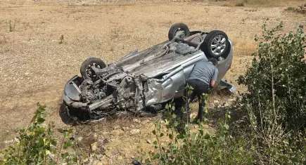 Karşı yöne geçen otomobil hafriyat kamyonu ile çarpıştı: 4 yaralı