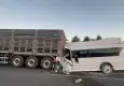 Malatya'da tarım işçilerini taşıyan minibüs TIR'a çarptı: 18 yaralı