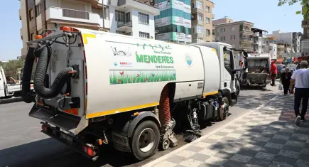 Menderes Belediyesi’nden kapsamlı temizlik seferberliği