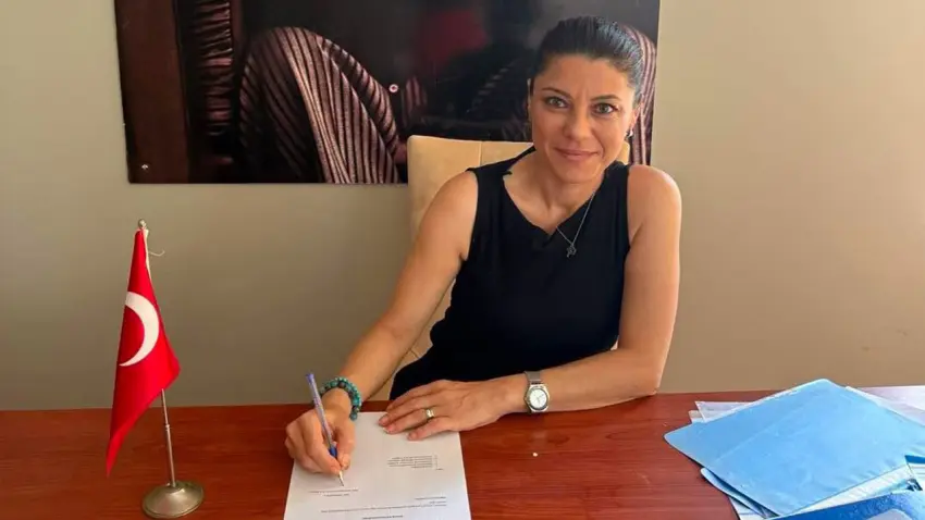 YENİ Parti Efes Selçuk'ta teşkilatlanma hız kazandı! Kuruluş belgeleri teslim edildi haberinin görseli