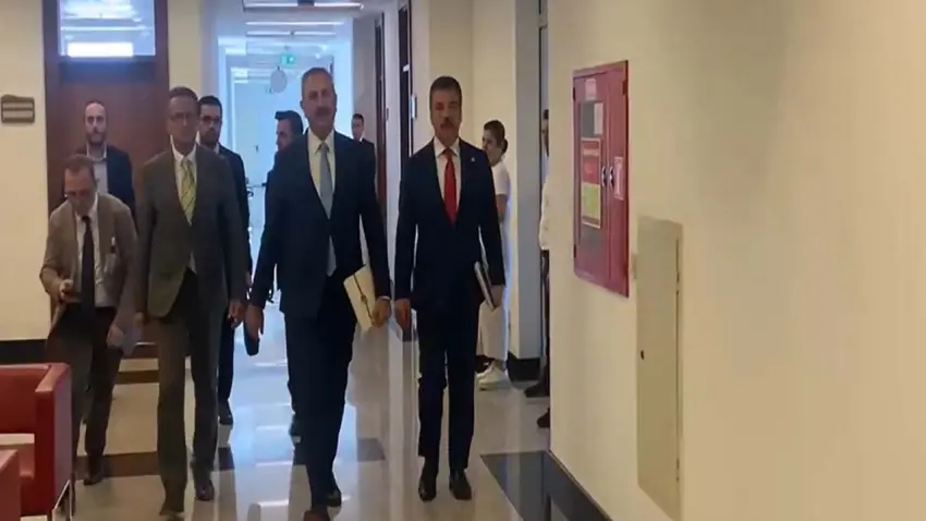 AK Parti'li Gül: Teklifi yarın veririz haberinin görseli