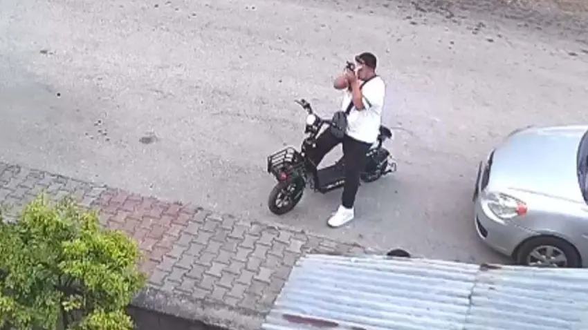 Bolu’da korkunç olay: Sevip öptüğü kediyi boğup kaldırıma attı haberinin görseli