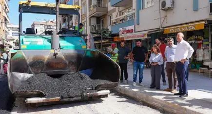 Gaziemir'de asfalt seferberliği sürüyor
