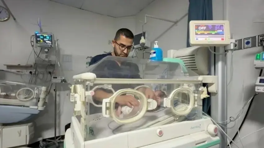 Gazze’de hastane alarm veriyor: Jeneratör yakıtı biterse kuvözdeki bebekler ve yoğun bakım hastaları ölüm riskiyle karşı karşıya haberinin görseli
