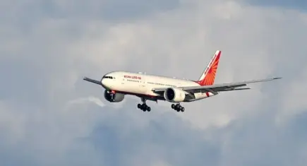 Hindistan uçağında türbülans dehşeti: 10 yolcu ve 4 kabin görevlisi yaralı