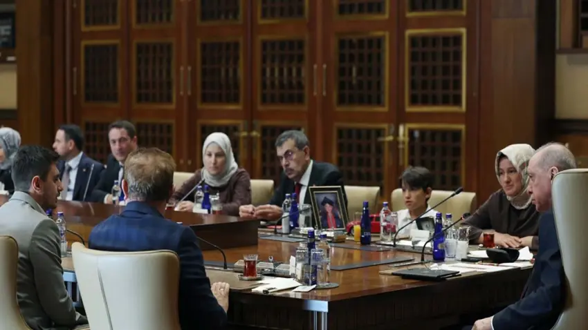 Külliye’de acılı buluşma: Cumhurbaşkanı Erdoğan, Kahramanmaraş'taki hain saldırıda evlatlarını kaybeden ailelerle görüş haberinin görseli
