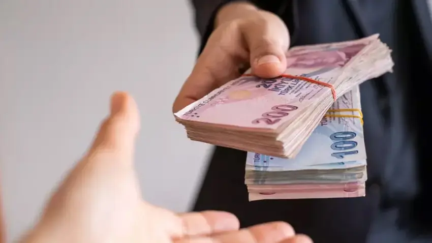 Maaşınızı taşımadan karar vermeyin! Bankalar kesenin ağzını açtı: Yeni emekli banka promosyonlar belli oldu haberinin görseli