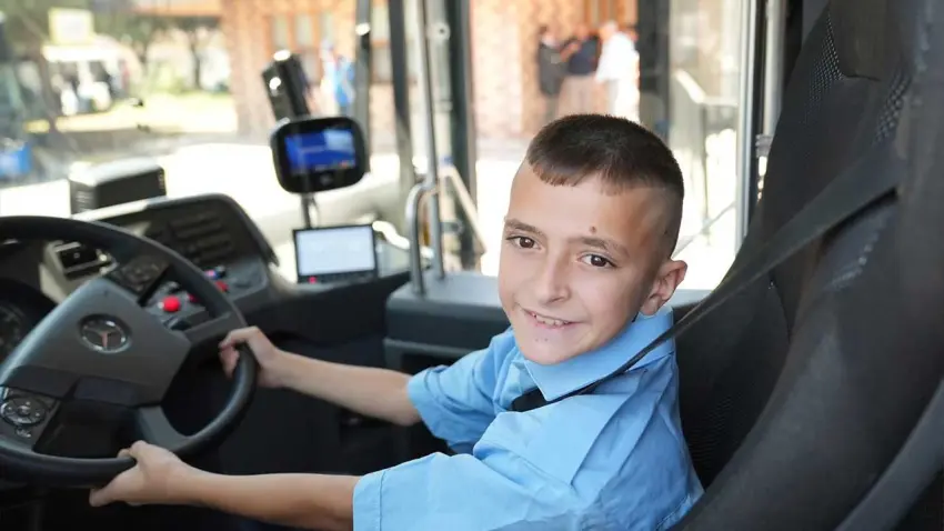 Minik Edip'in ESHOT şoförü olma hayali gerçek oldu haberinin görseli