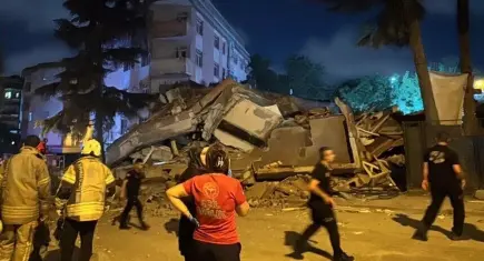 Bahçelievler'de korkutan olay: 4 katlı bina çöktü