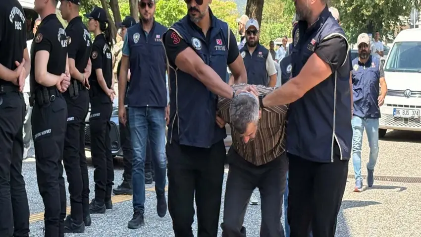 Cumhurbaşkanı Erdoğan'a suikast timinde yer alan Burkay Karatepe adliyede haberinin görseli