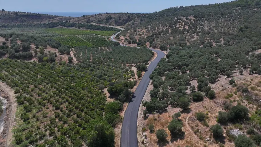 Efes Selçuk’ta yol yatırımları sürüyor haberinin görseli
