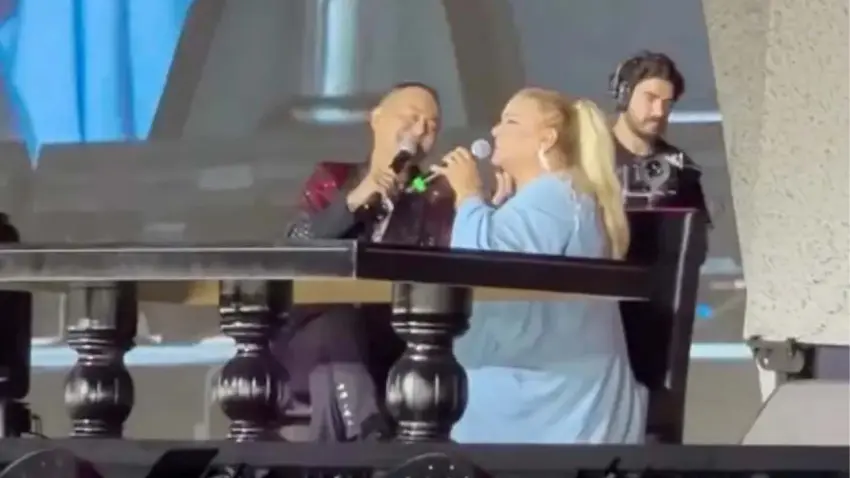 İstanbul Festivali'nde Serdar Ortaç gecesi! Kibariye sahne aldı, dev kadro Serdar Ortaç’ın hitlerini seslendirdi haberinin görseli