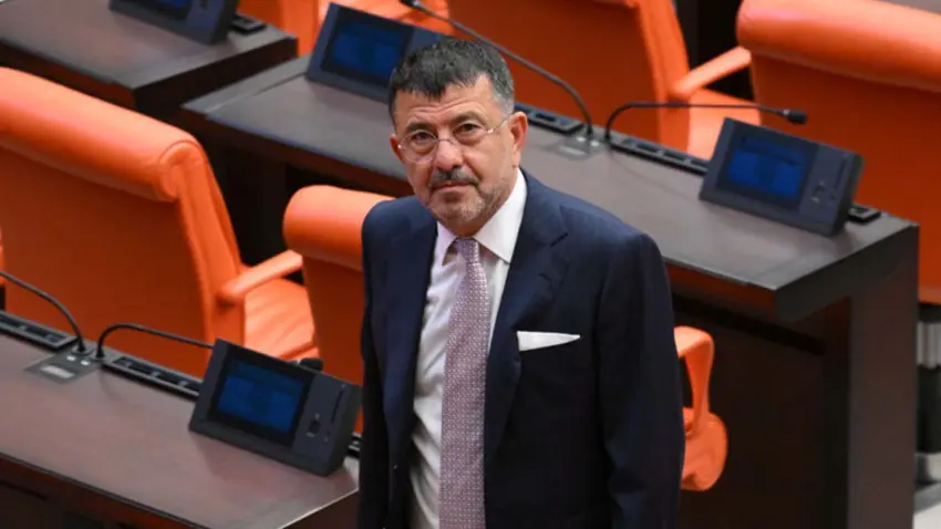 İzmir Büyükşehir Belediyesi soruşturması: Veli Ağbaba'nın ağabeyi gözaltına alındı haberinin görseli