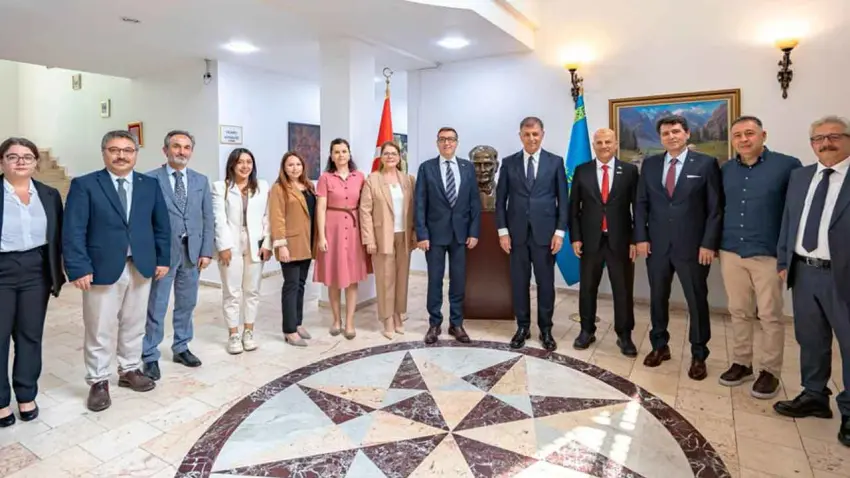 İzmir-Kazakistan hattında yeni dönem: Tugay potansiyele dikkat çekti haberinin görseli