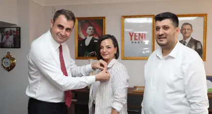 Karabağlar Belediye Başkanı Helil Kınay, Yeni Parti'ye katıldı