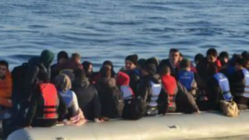 Karaburun açıklarında arızalanan balıkçı teknesindeki 4 kişi kurtarıldı haberinin görseli