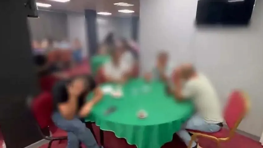 Manisa'da düğün salonu görünümlü kumar işletmesine operasyon: 55 kişiye 638 bin TL ceza haberinin görseli