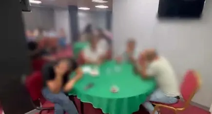 Manisa'da düğün salonu görünümlü kumar işletmesine operasyon: 55 kişiye 638 bin TL ceza