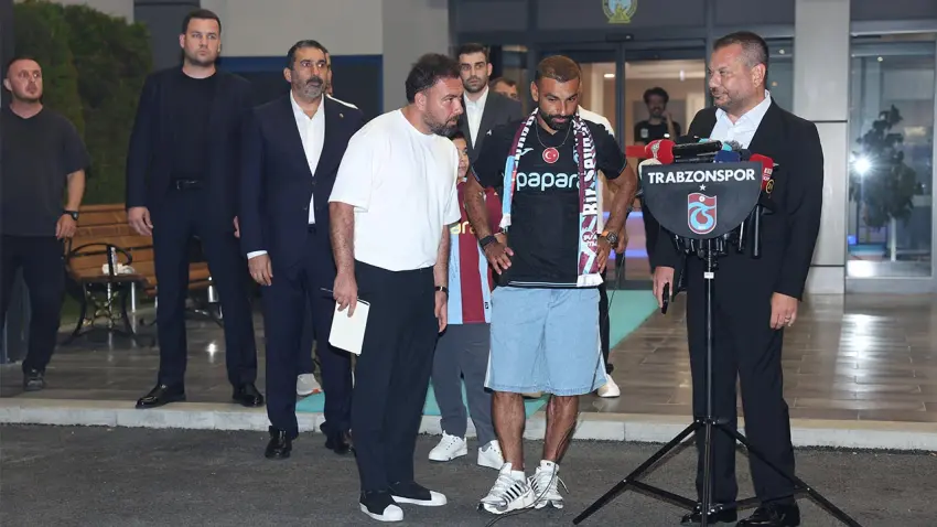 Mohamed Salah Trabzon'da! Bordo-mavili taraftarlar yıldız futbolcuyu bağrına bastı
