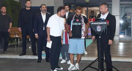 Mohamed Salah Trabzon'da! Bordo-mavili taraftarlar yıldız futbolcuyu bağrına bastı