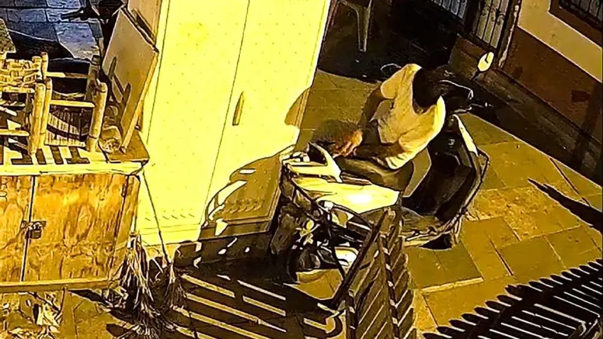 Adana'da motosiklet hırsızlığı kamerada: ‘Alkollüydüm, eve gitmek için çaldım’ dedi haberinin görseli