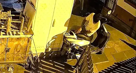 Adana'da motosiklet hırsızlığı kamerada: ‘Alkollüydüm, eve gitmek için çaldım’ dedi