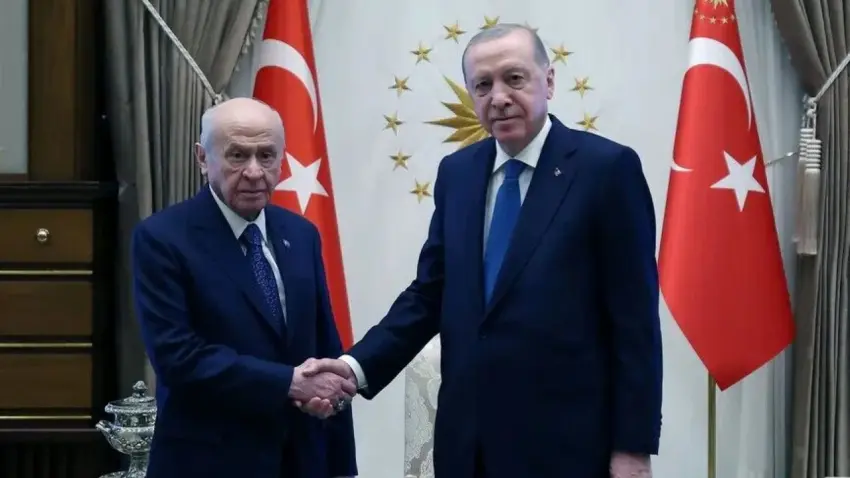 Beştepe'de kritik görüşme: Cumhurbaşkanı Erdoğan ile Bahçeli bir araya geliyor haberinin görseli