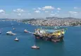 Dünyanın üçüncü büyük yarı batık vinç gemisi İstanbul Boğazı’nda