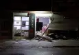 İzmir haber: Otomobil dönerciye daldı! Binlerce yumurta kırıldı