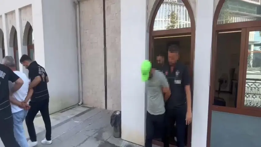 Kadıköy'de karaborsa bilet operasyonu: 2 şüpheli tutuklandı haberinin görseli
