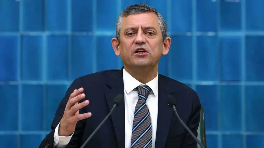  Özel'den 'çerçeve yasa' açıklaması: İmza atma çabamız yok haberinin görseli