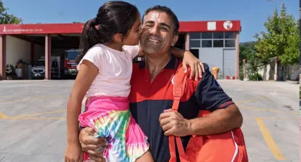 Hayat kurtaran itfaiyeci, kızını kortlarda zirveye hazırlıyor