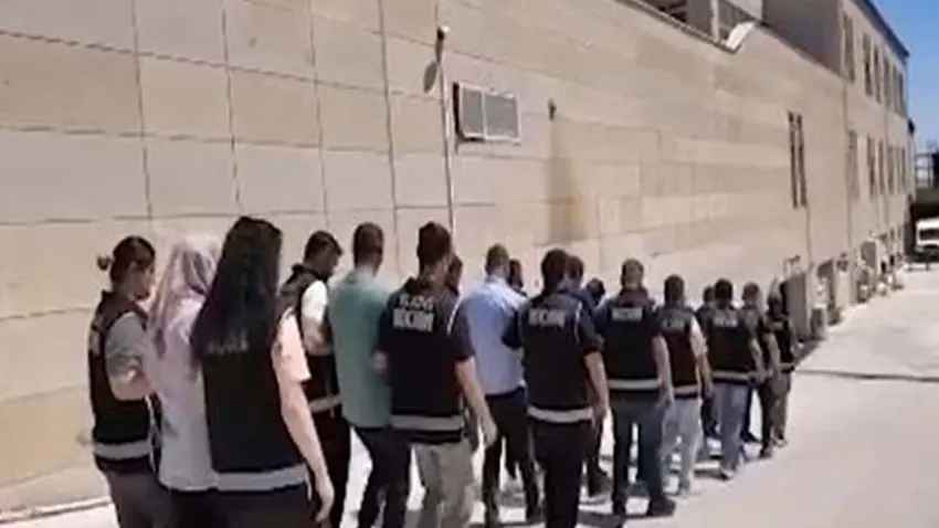 İntihar mektubu dev tefecilik çetesini çökertti: 1 milyar TL’lik servete el konuldu! haberinin görseli