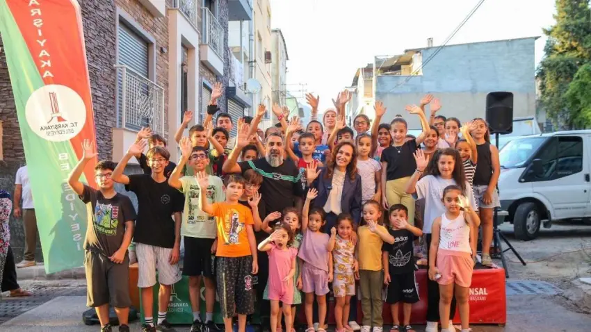 Karşıyaka’da sokaklar çocukların neşesiyle doldu haberinin görseli