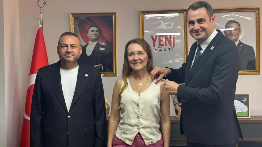Konak Belediye Başkanı Nilüfer Çınarlı Mutlu resmen YENİ Parti’de haberinin görseli