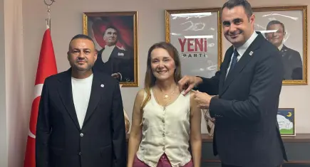 Konak Belediye Başkanı Nilüfer Çınarlı Mutlu resmen YENİ Parti’de