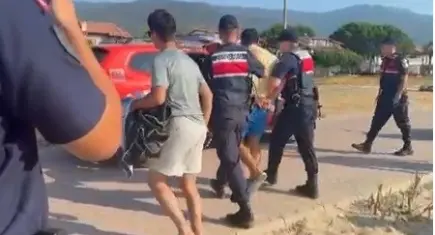 Kuşadası'nda sahil hırsızına suçüstü! 3 milyon 850 bin TL'lik çalıntı eşya ele geçirildi