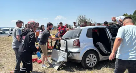 Kütahya'da iki otomobil çarpıştı: 1 ölü, 5 yaralı