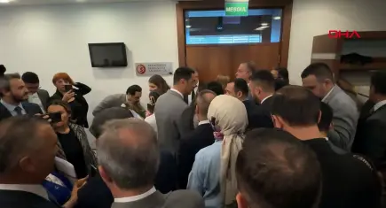TBMM'de çerçeve yasa görüşmesi öncesi gerginlik! Komisyon salonu önünde tansiyon yükseldi