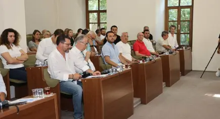 Urla’da istifaların ardından ilk meclis toplandı