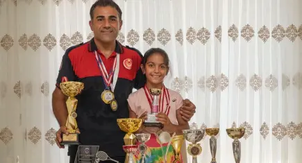 Yangında hayat kurtarıyor, kortta kızının hayallerine koşuyor: İtfaiyeci babanın örnek başarı öyküsü